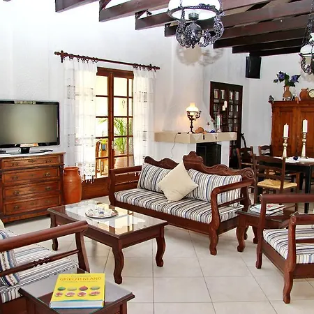 Helidonia Apartment Loutra Kyllinis